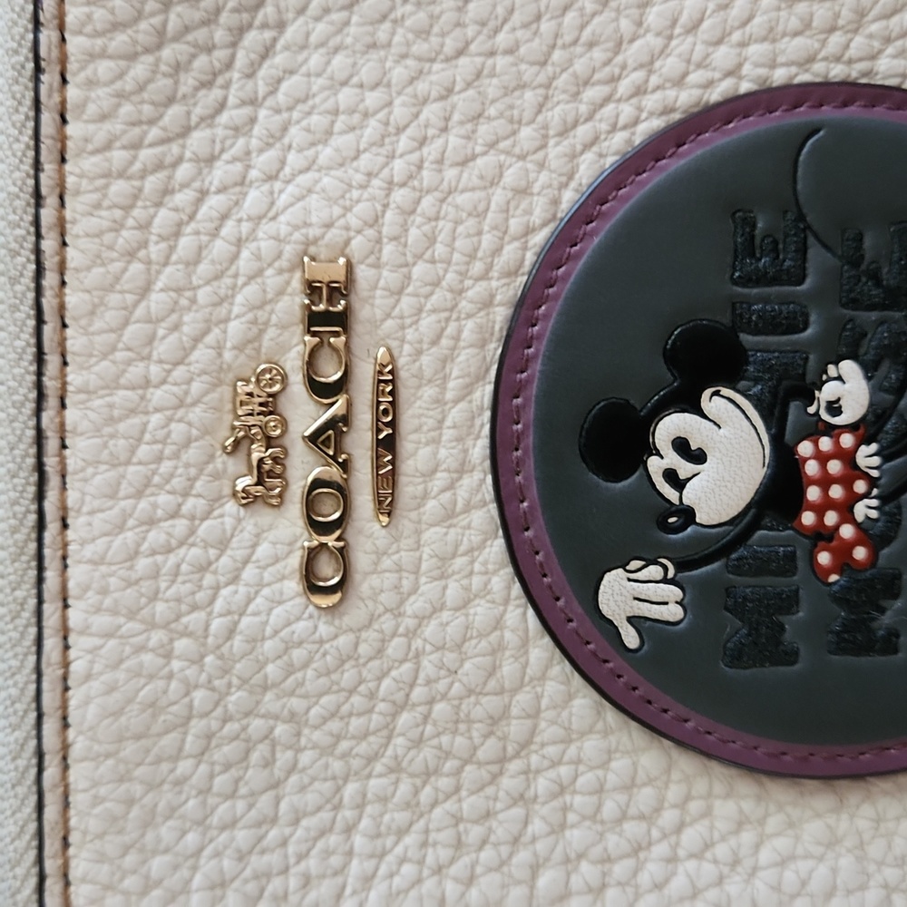 Adorable Coach Disney X Minnie Mouse Cream Wristlet ❤️🐭 - Picture 3 of 12